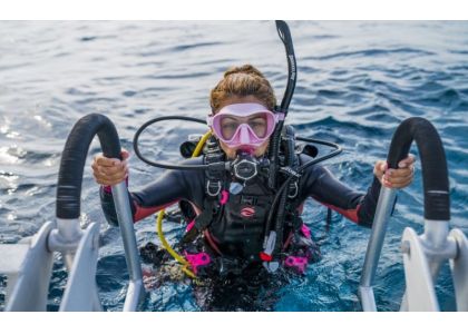 How does scuba diving equipment work?